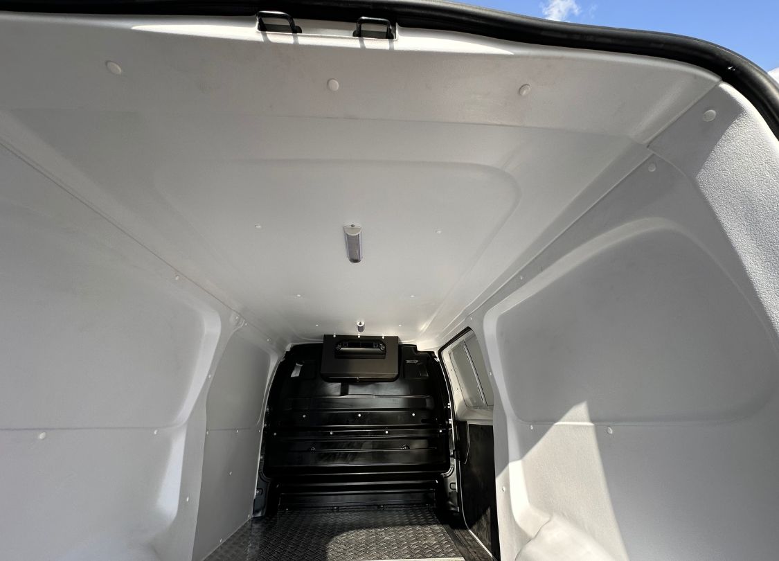 Interior de ambulância revestido em ABS — teto e laterais